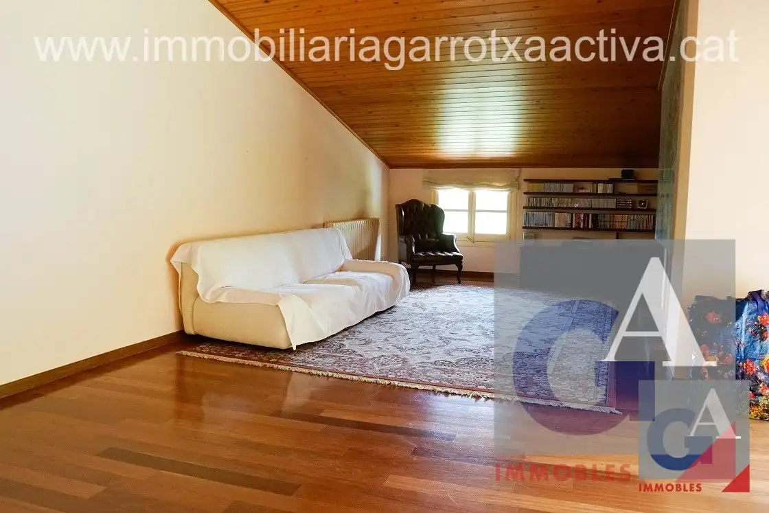 Casa rústica amb terrassa en venda a Sant Joan Les Fonts, imagen 19