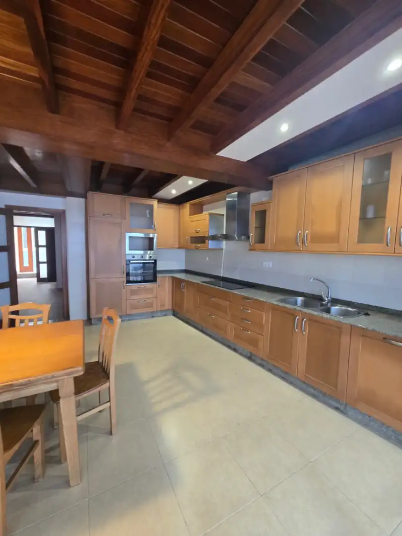 Cocina de Casa adosada en venta en Viveiro con Calefacción, Parquet y Horno