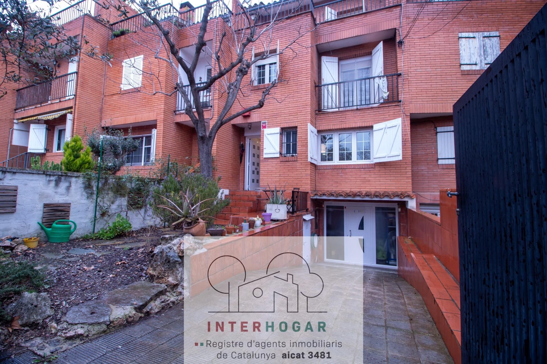 Vista exterior de Casa o xalet en venda en Cerdanyola del Vallès