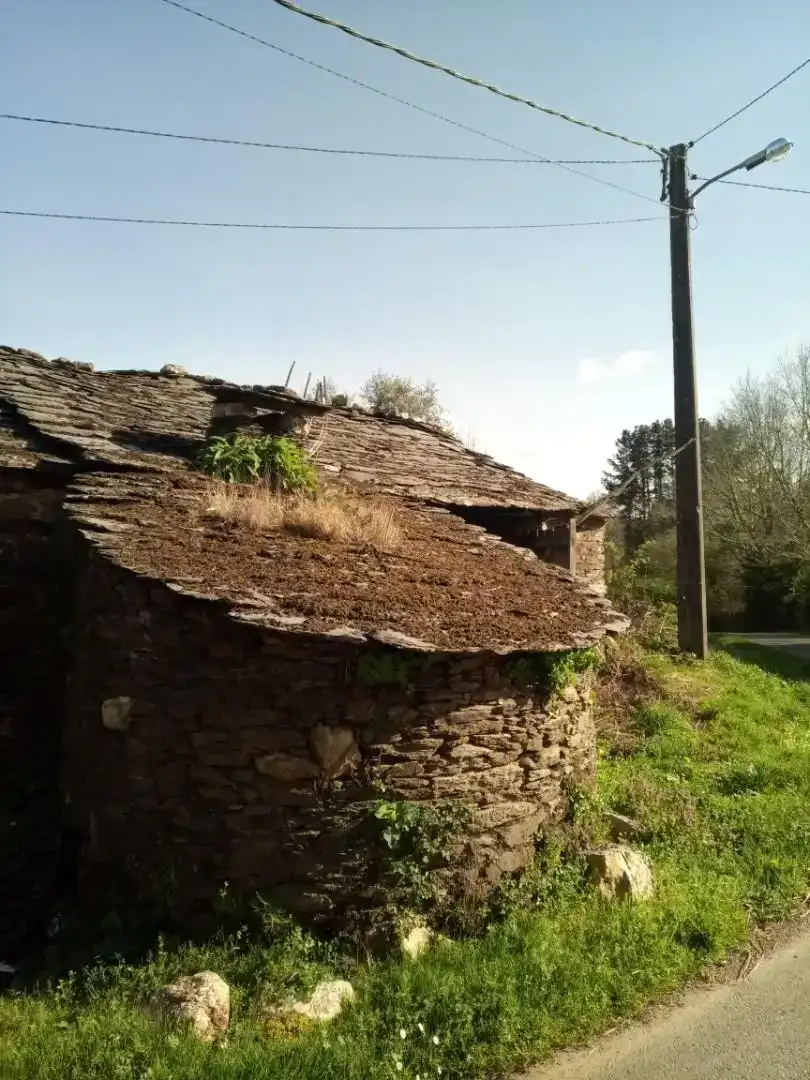 Vista exterior de Pis en venda en Monfero amb Jardí privat, Traster i Forn