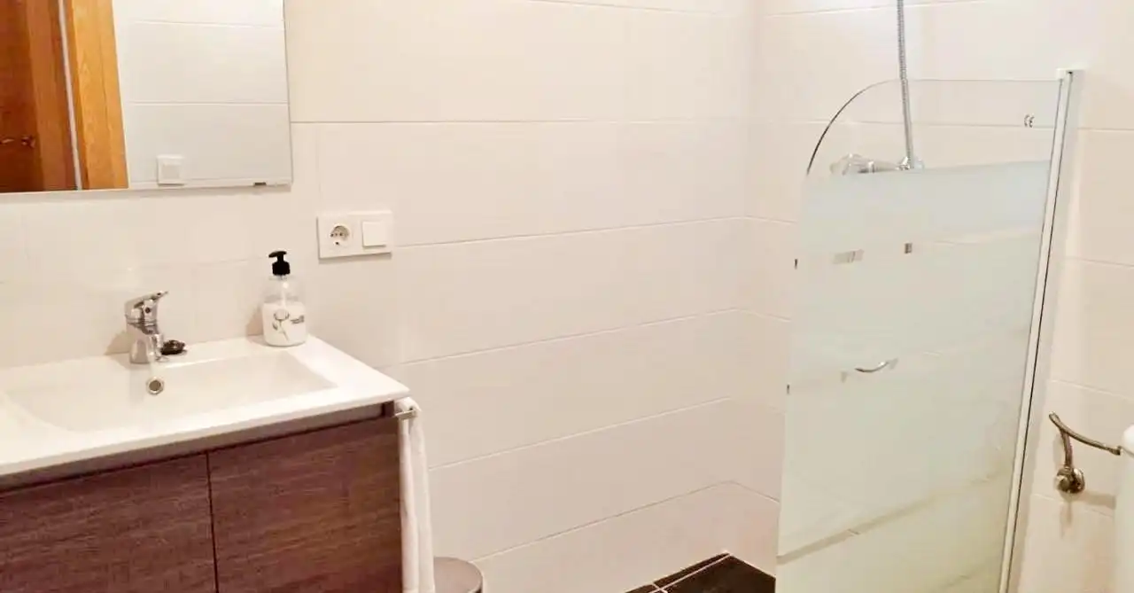 Baño de Casa o chalet en venta en Alcalá del Júcar con Aire acondicionado, Jardín privado y Terraza