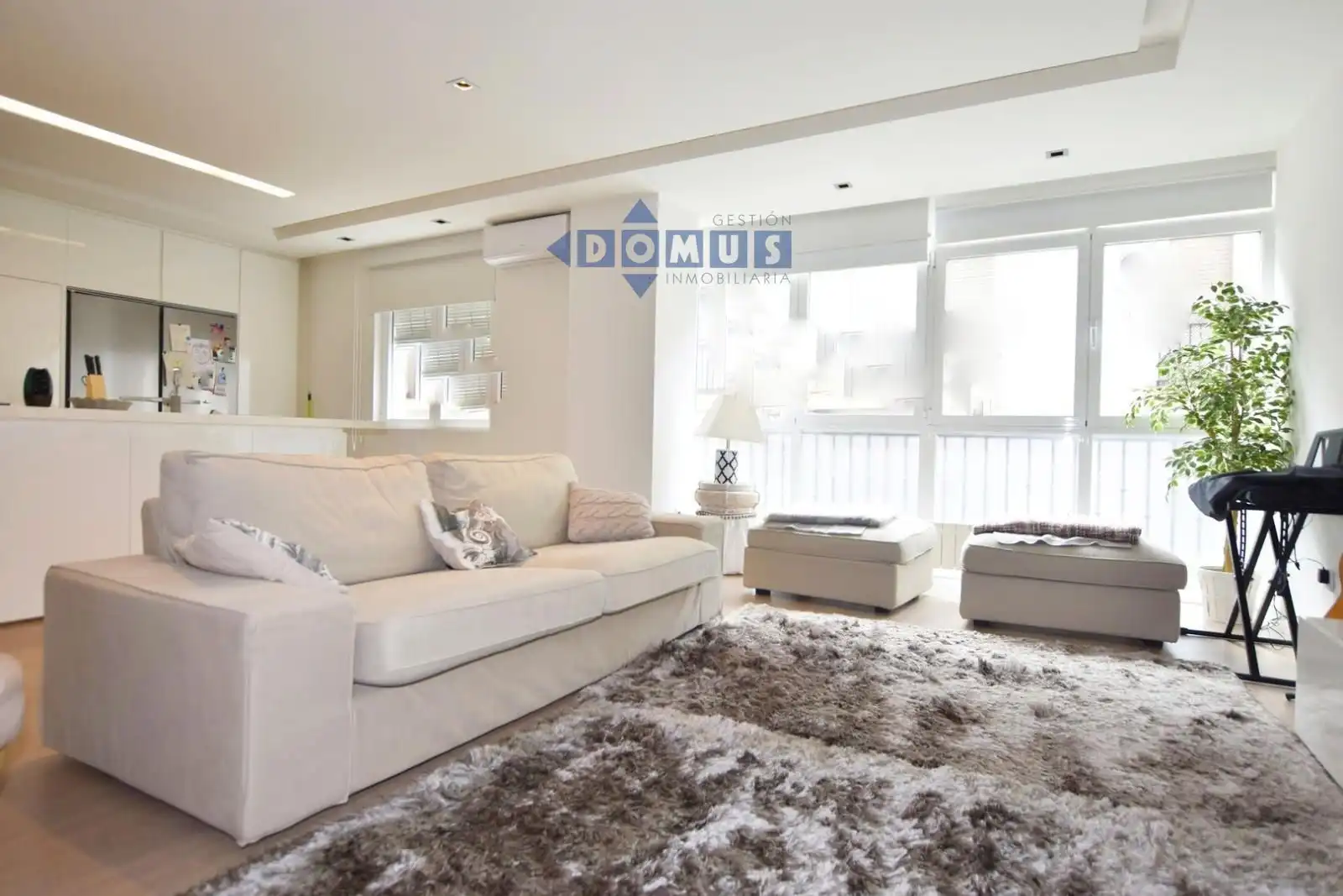 Sala de estar de Piso en venta en Ronda con Aire acondicionado, Calefacción y Amueblado