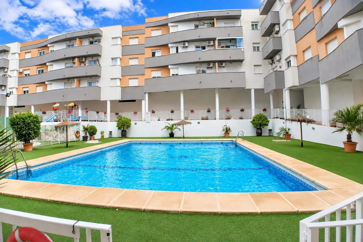 Appartamento con piscina in vendita a Avenida HISPANIDAD DE LA (CB)