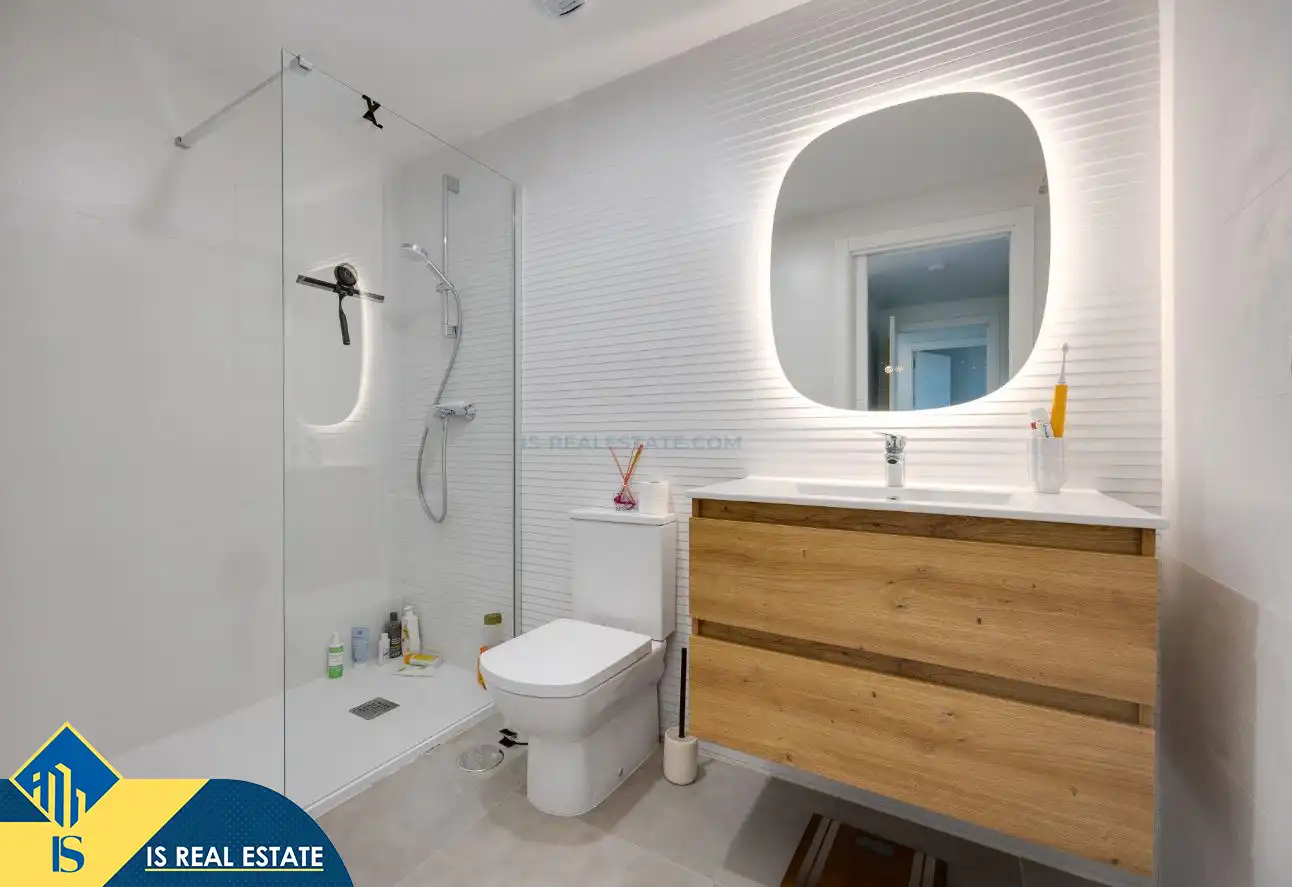 Bathroom of Attic for sale in Orihuela  with Air Conditioner, Heating and Terrace