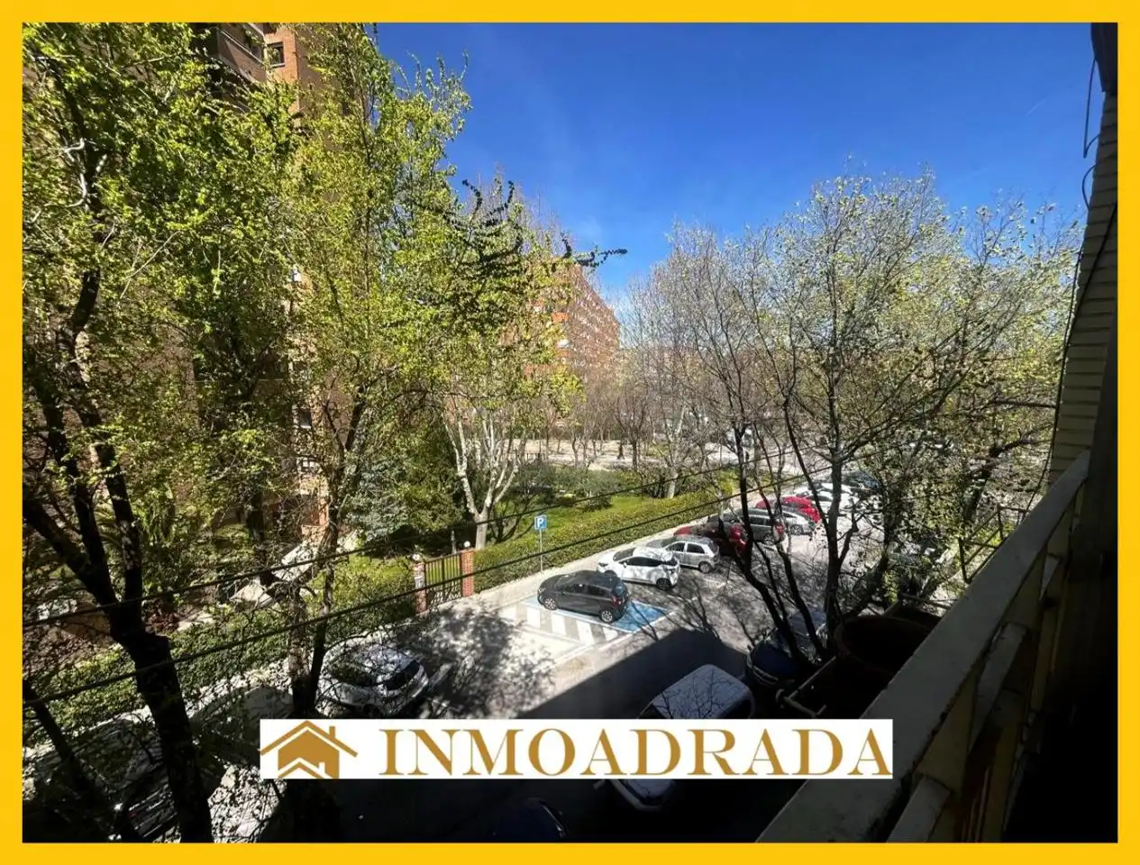 Vista exterior de Piso en venta en Madrid con Terraza y Amueblado