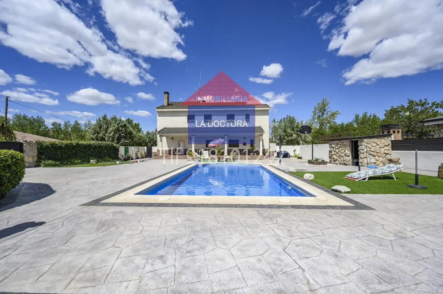 Vista exterior de Casa o chalet en venta en Escalona con Calefacción, Terraza y Piscina