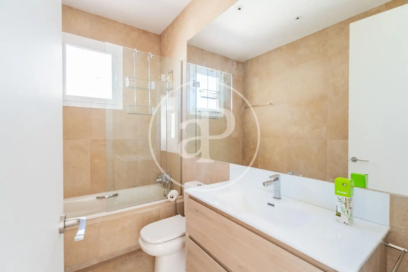 Badezimmer von Dachboden zur Miete in Madrid mit Klimaanlage, Heizung und Terrasse