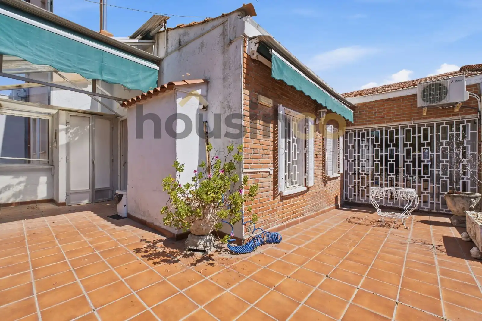 Vista exterior de Casa o xalet en venda en Madrid amb Aire condicionat, Calefacció i Terrassa