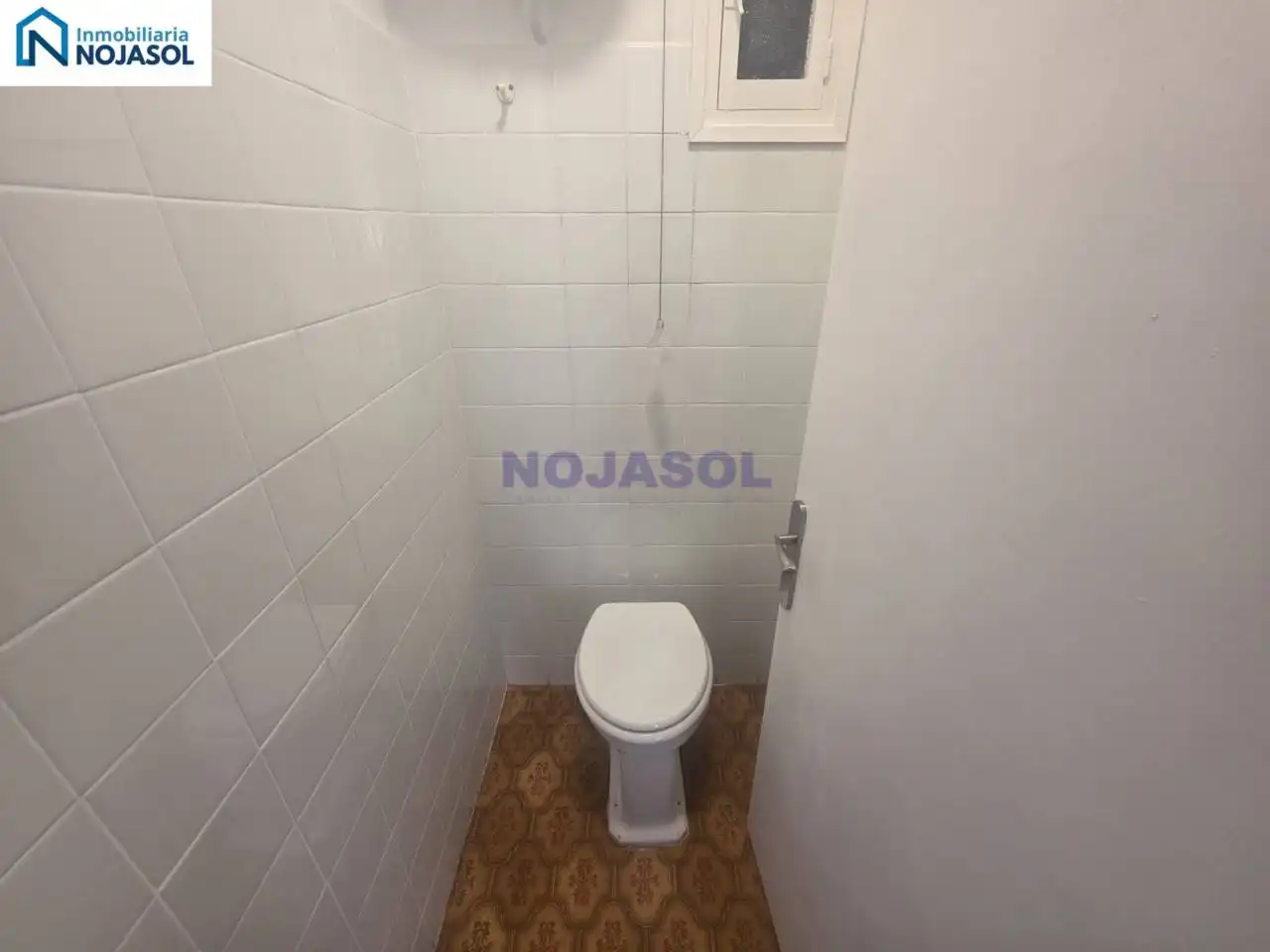 Baño de Apartamento en venta en Laredo con Calefacción, Parquet y Terraza