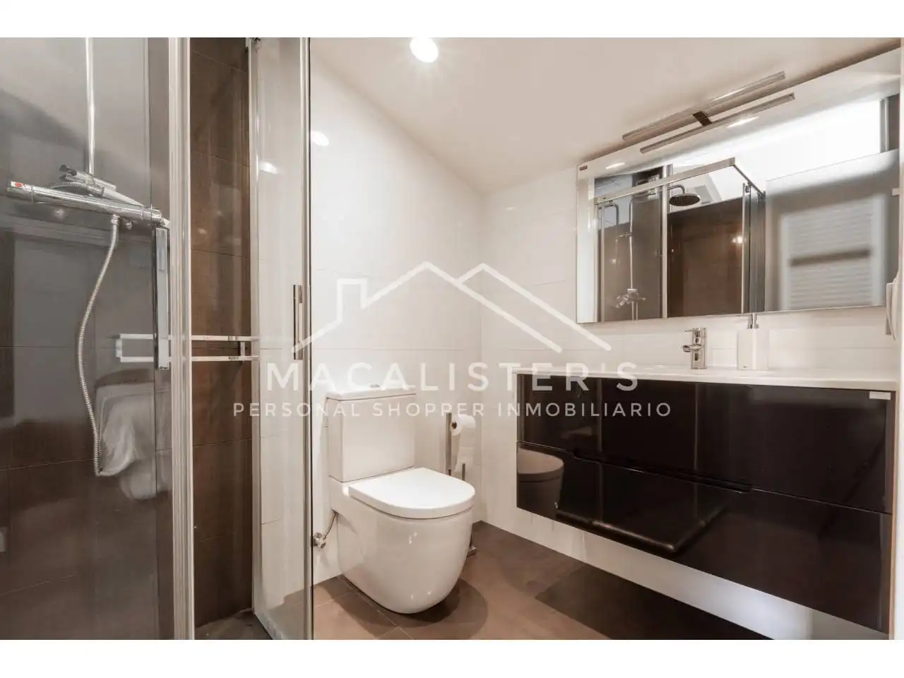 Baño de Casa adosada en venta en Vilassar de Mar con Aire acondicionado, Calefacción y Jardín privado