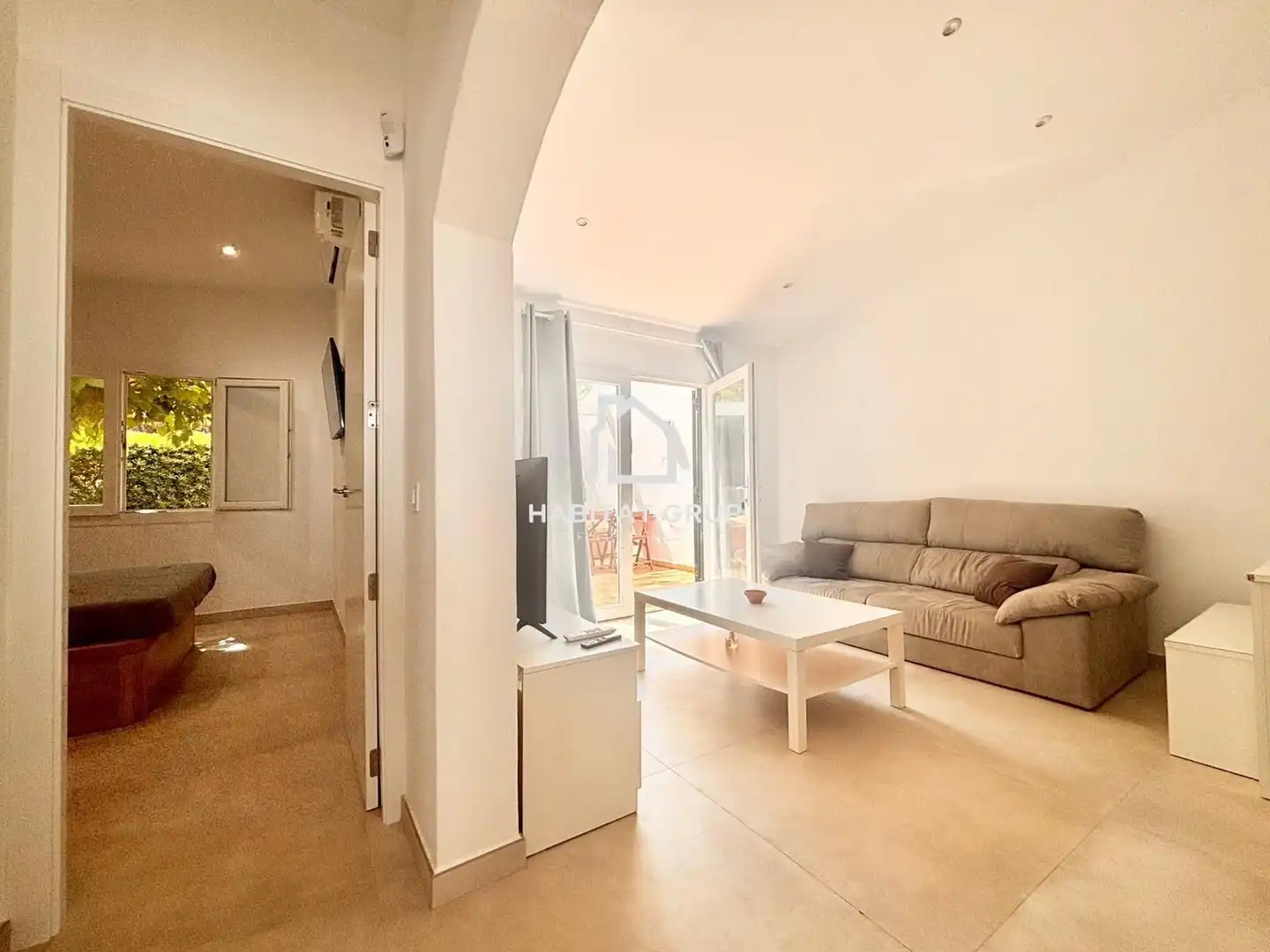 Sala d'estar de Casa adosada en venda en Ciutadella de Menorca amb Aire condicionat, Jardí privat i Terrassa