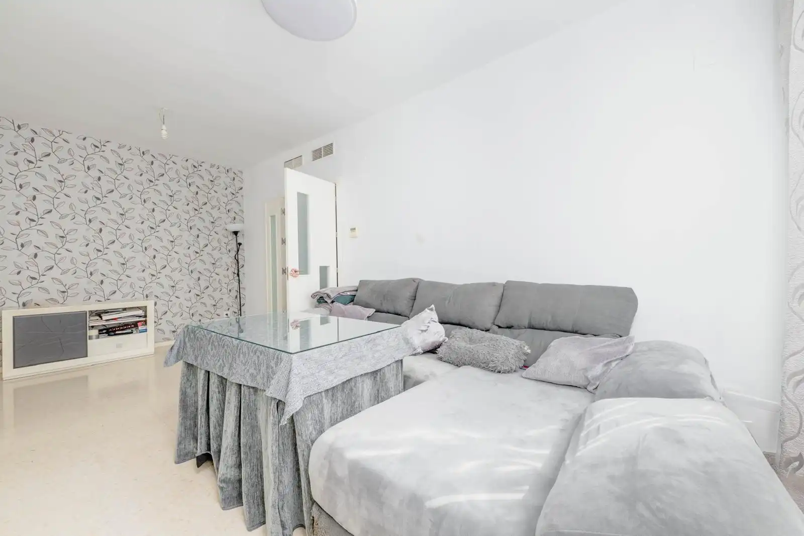 Sala de estar de Piso en venta en Sevilla con Aire acondicionado, Calefacción y Trastero