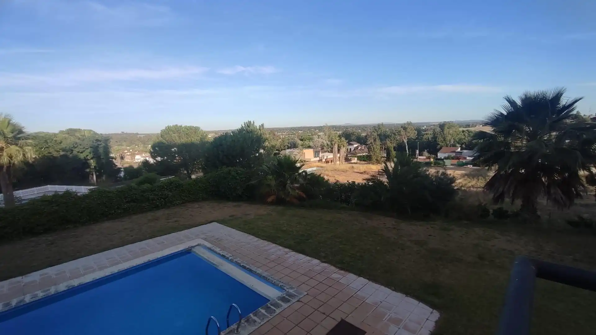 Piscina de Casa o xalet en venda en Badajoz amb Aire condicionat, Calefacció i Jardí privat