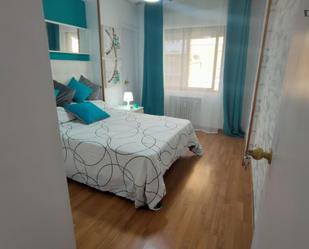 Dormitori de Apartament per a compartir en Alcalá de Henares amb Forn, Rentadora i Microones