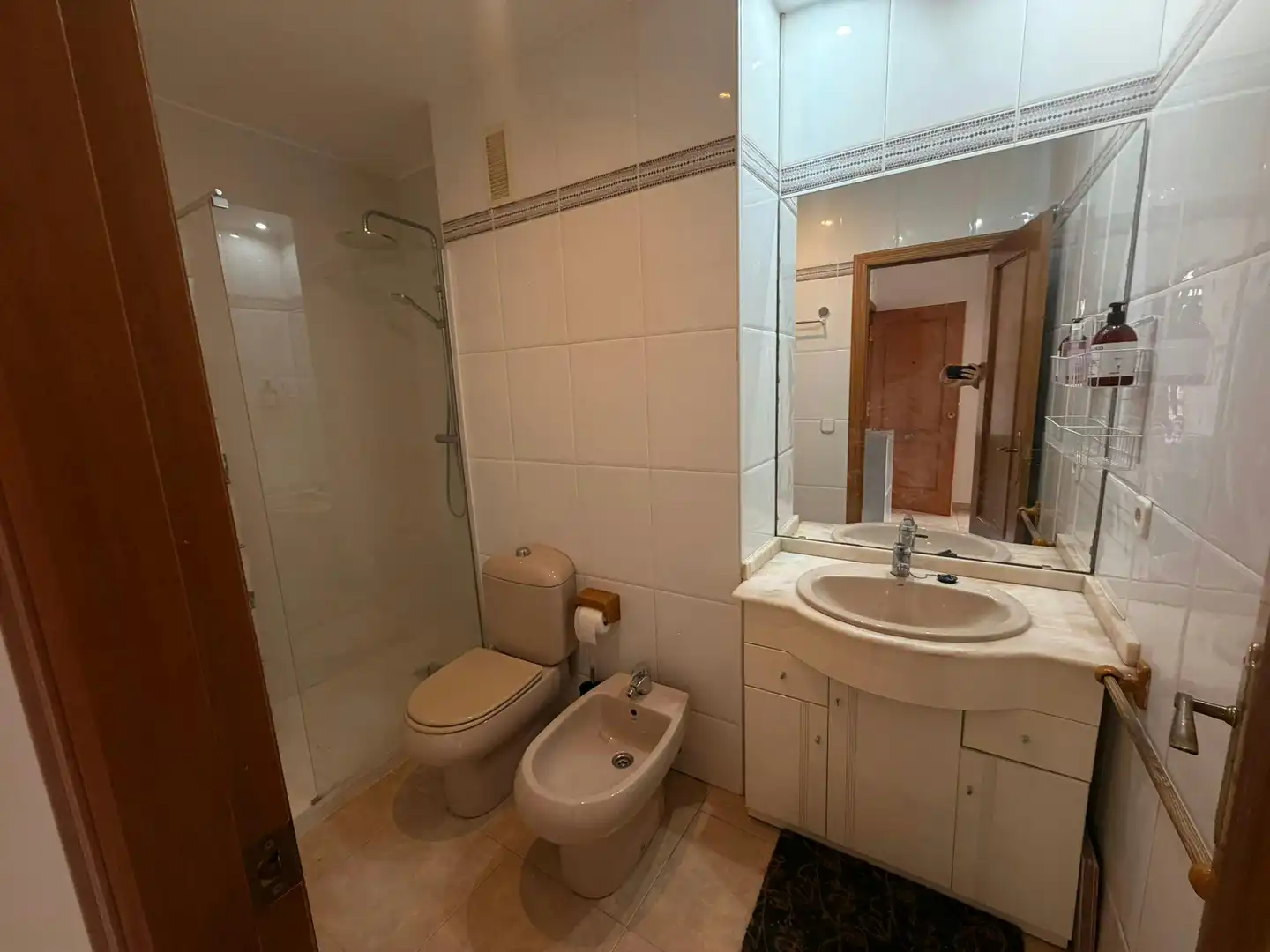 Bathroom of Flat for rent in Valencia  with Air Conditioner, Furnished and Washing machine