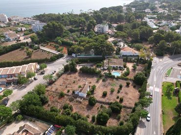 Detached house with pool for sale in Montañar - El Arenal