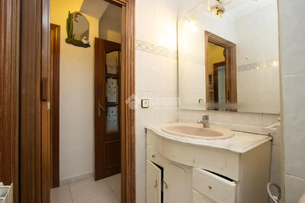 Bathroom of Flat for sale in Alcalá de Henares