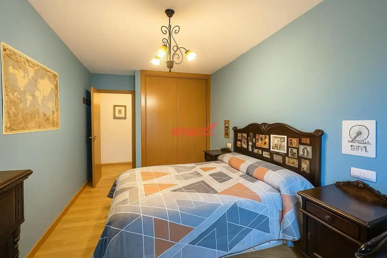 Habitación de Casa o chalet en venta en Ourense Capital  con Calefacción, Jardín privado y Terraza