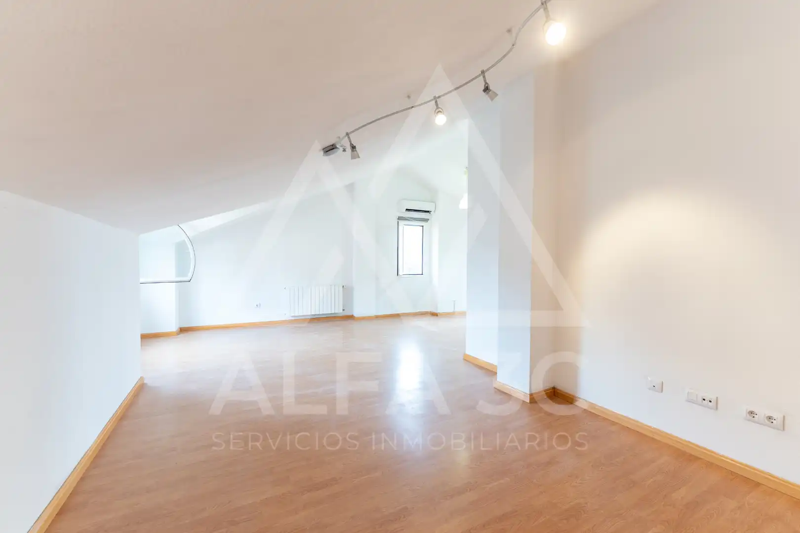 Sala de estar de Casa o chalet en venta en Venturada con Aire acondicionado, Calefacción y Jardín privado