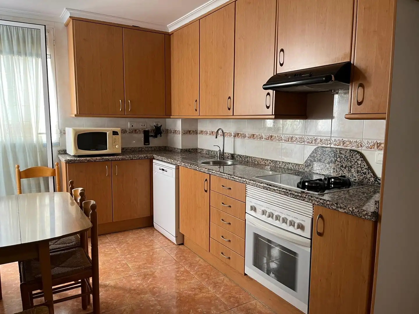 Cocina de Piso en venta en Almansa con Calefacción, Trastero y Amueblado
