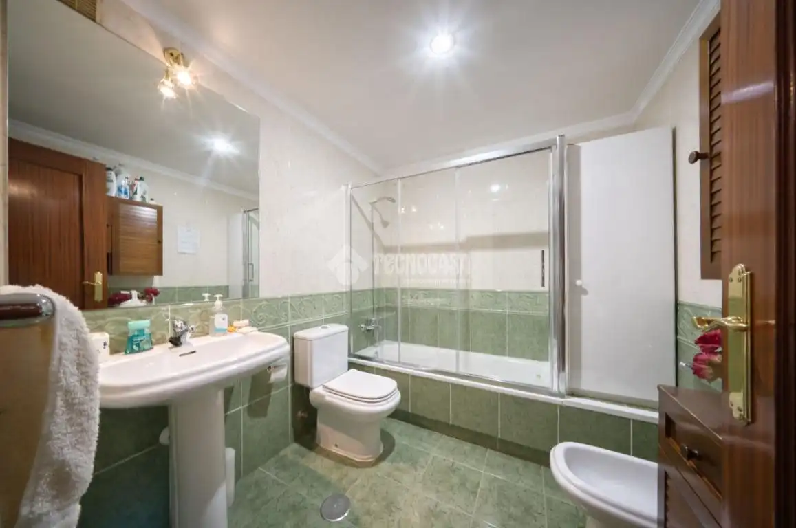 Bathroom of Flat for rent in Valladolid  with Heating and Community pool