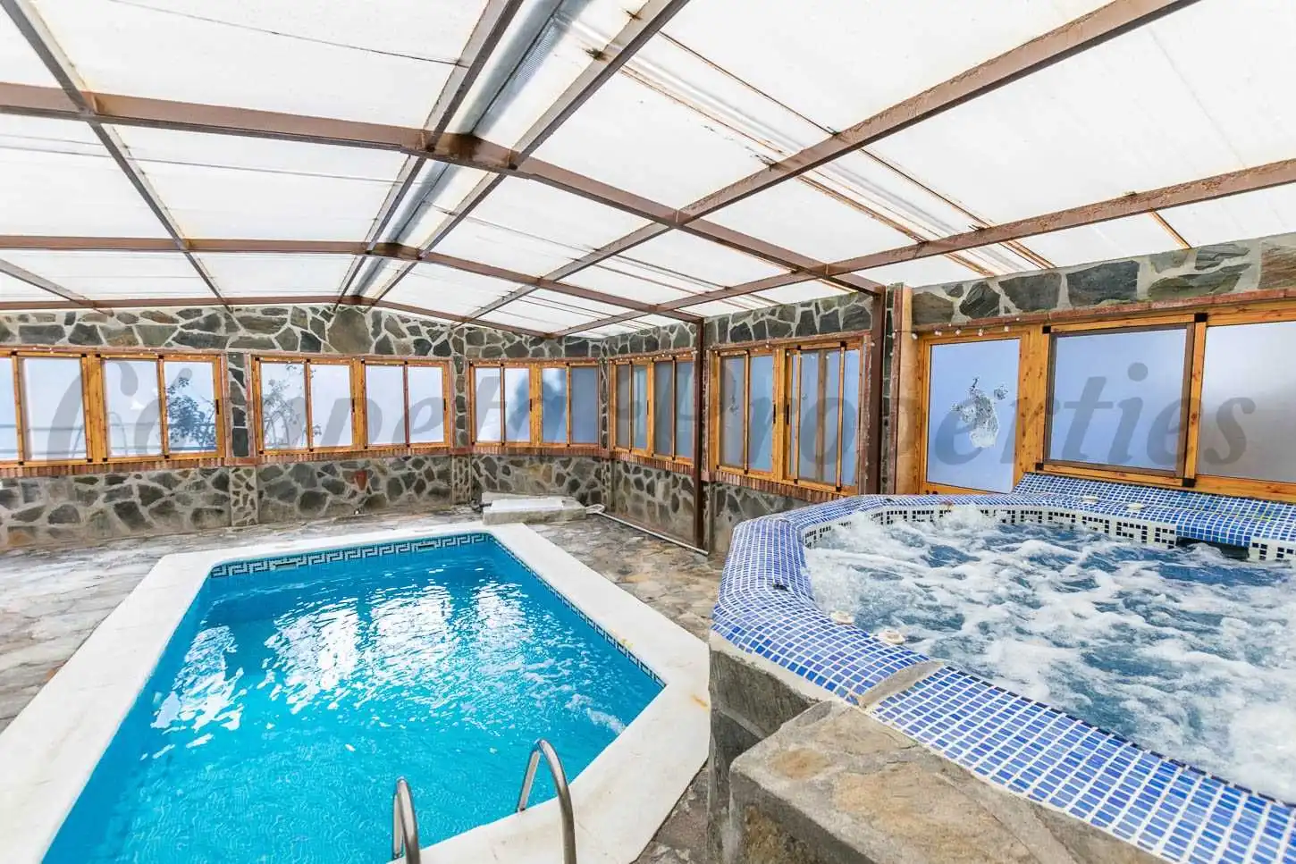 Casa amb piscina en venda a Sayalonga
