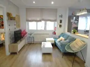 Sala de estar de Piso de alquiler en Gijón  con Calefacción, Parquet y Amueblado