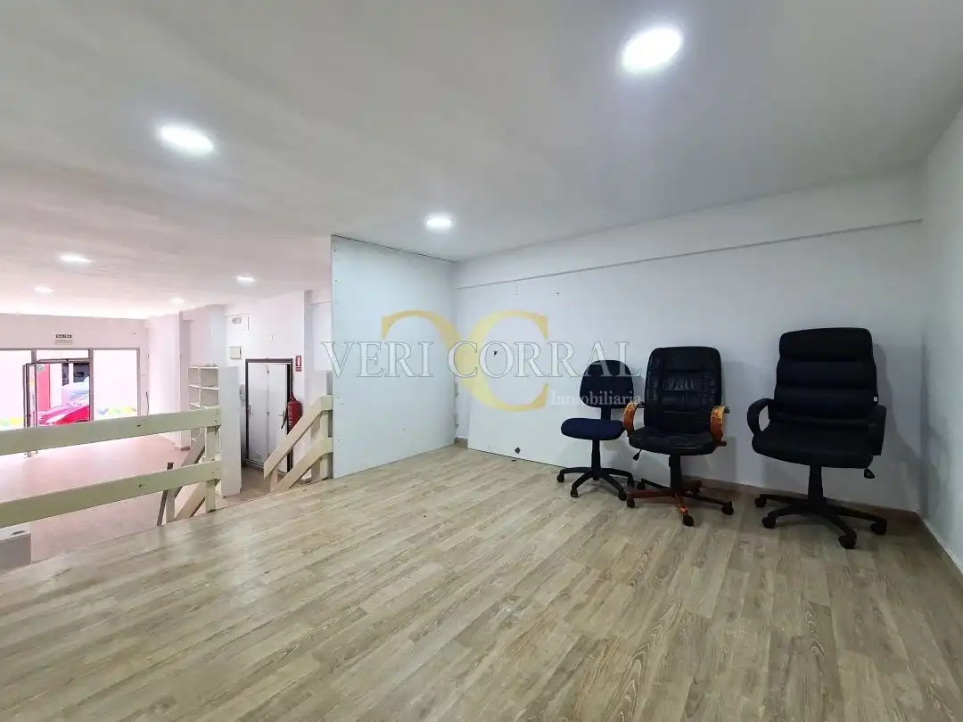 Business premises for sale in Calle Adaro, imagen 10