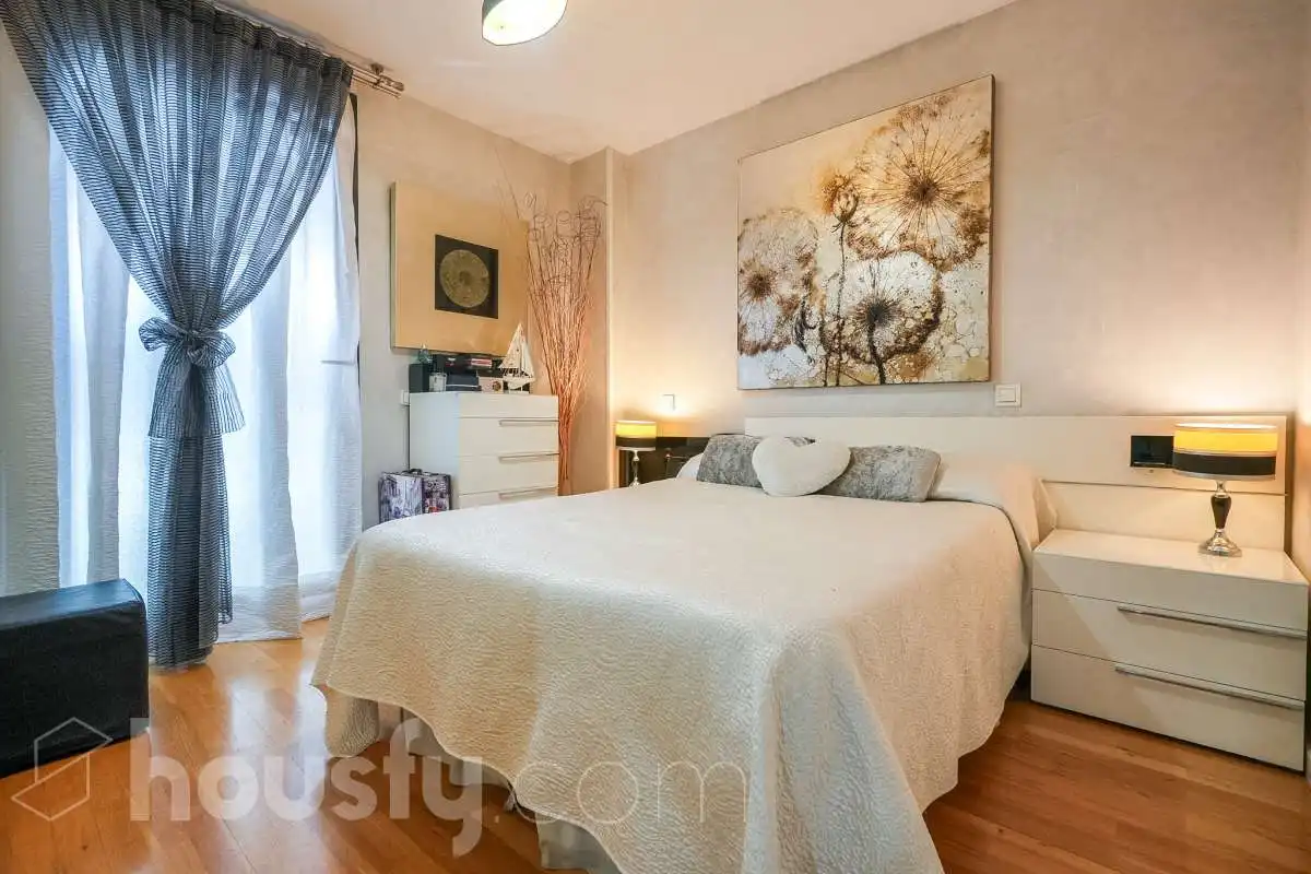 Habitación de Ático en venta en Madrid con Terraza, Trastero y Piscina comunitaria