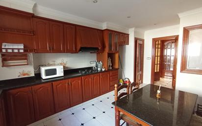 Kitchen of Flat for sale in Canals  with Balcony