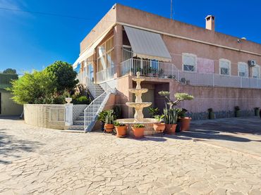 Casa amb balcó en venda a Jubalcoi