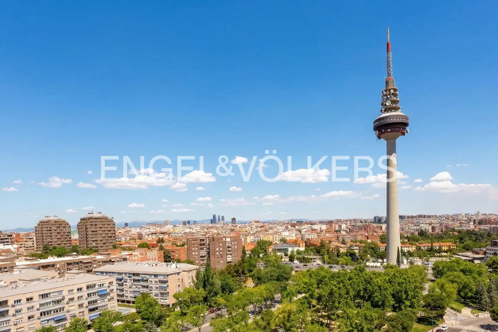 Vista exterior de Piso en venta en Madrid con Aire acondicionado, Calefacción y Trastero