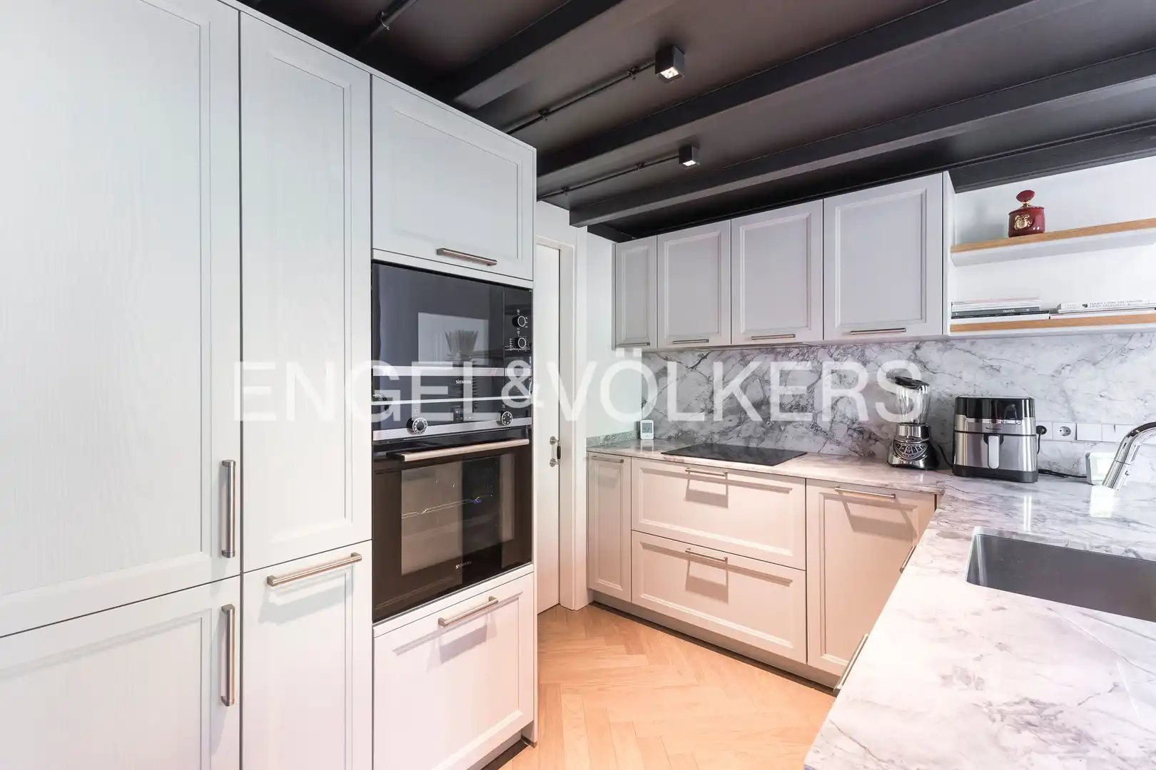 Kitchen of Flat for sale in Madrid  with Air Conditioner, Heating and Storage room