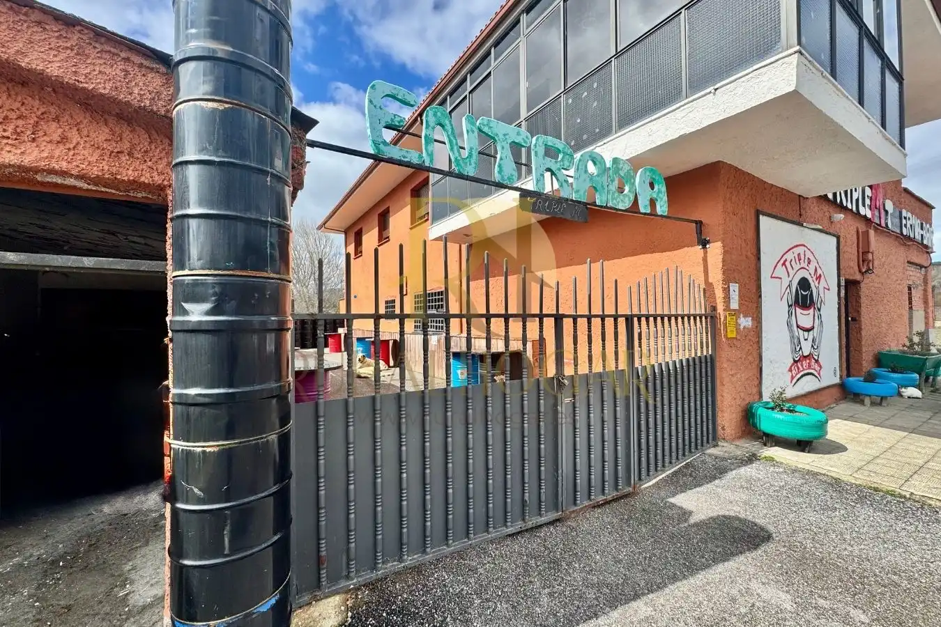 Exterior view of Commercial properties for sale in Villamanín  with Heating, Terrace and Furnished
