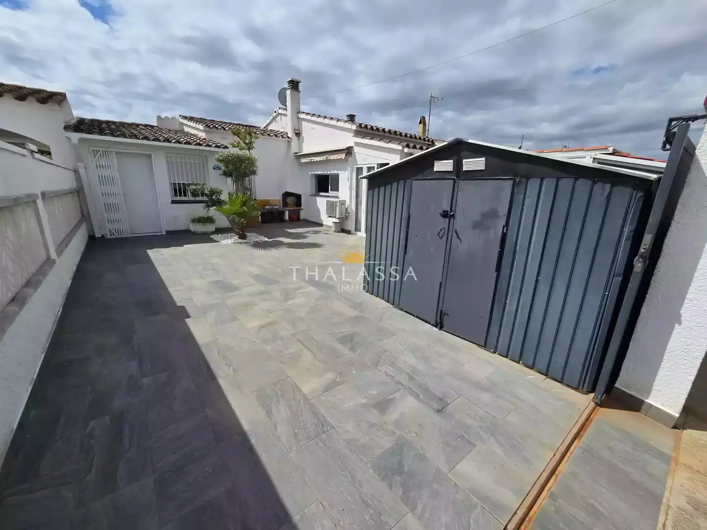 Exterior view of Houses for sale in Empuriabrava  with Air Conditioner, Swimming Pool and Furnished