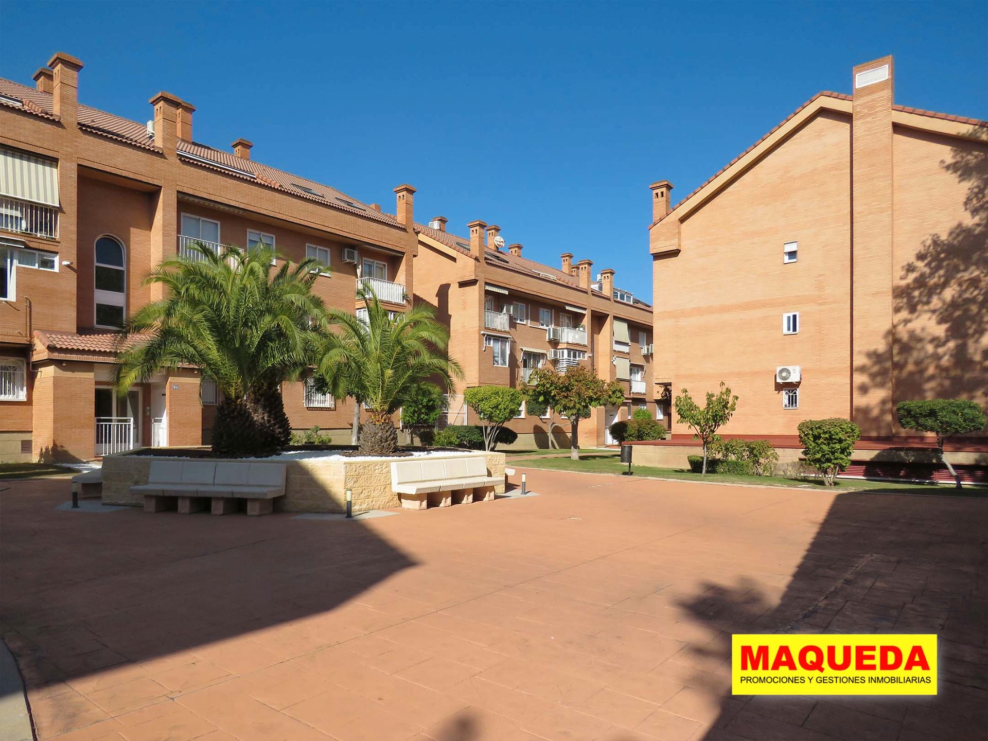 Exterior view of Duplex for sale in Alcorcón  with Air Conditioner, Heating and Parquet flooring