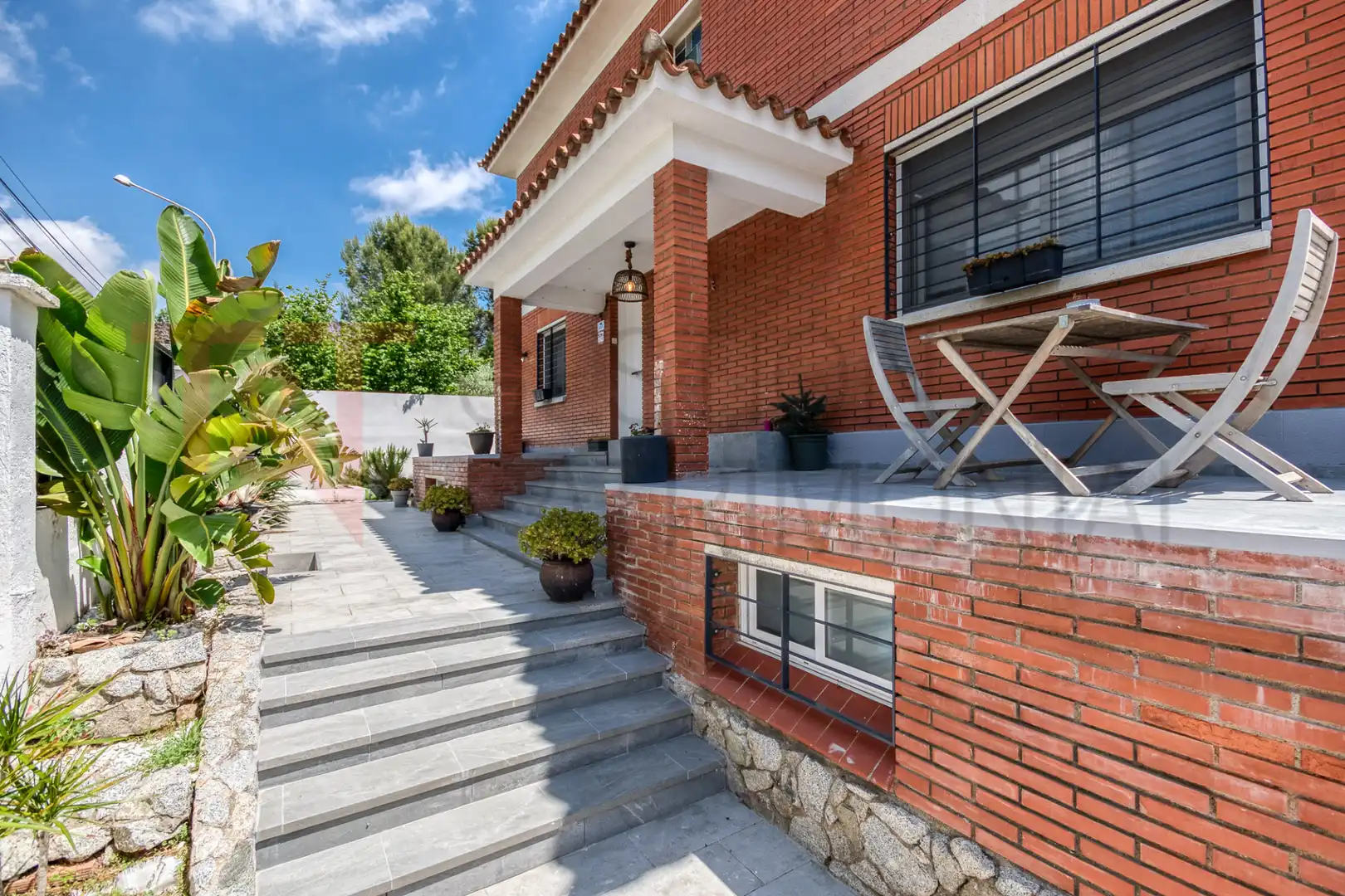 Vista exterior de Casa o xalet en venda en Cerdanyola del Vallès amb Aire condicionat, Calefacció i Terrassa