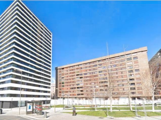 Vista exterior de Oficina de lloguer en Bilbao  amb Moblat