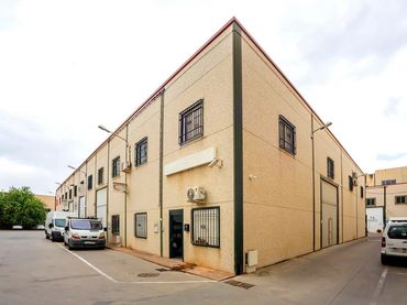 Nave industrial in vendita a Periurbano Este - Campiña