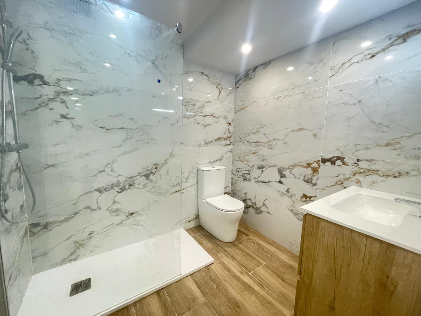 Bathroom of Flat for sale in Sant Feliu de Llobregat  with Terrace