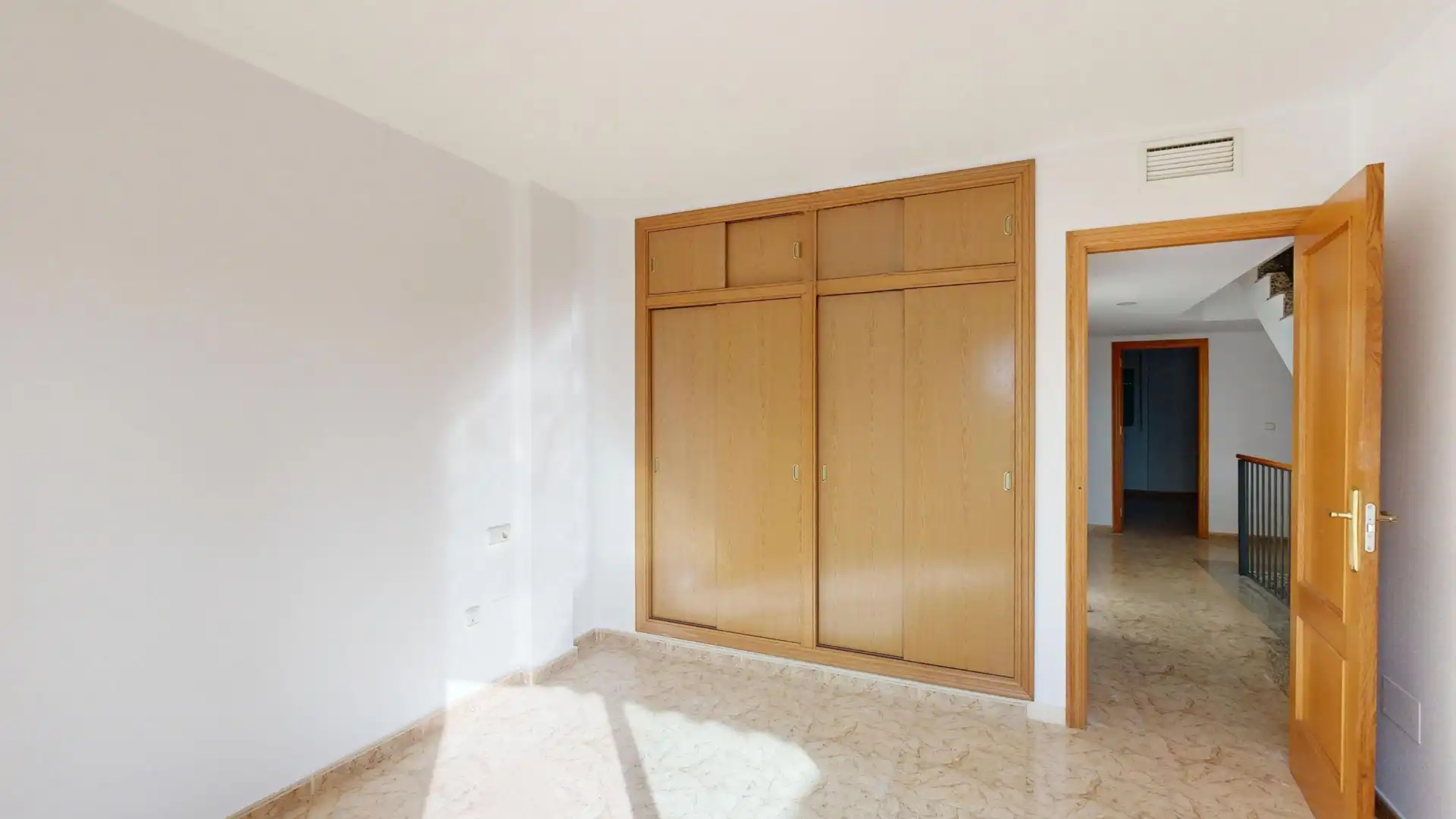 Habitación de Casa adosada en venta en Murcia con Aire acondicionado, Terraza y Trastero