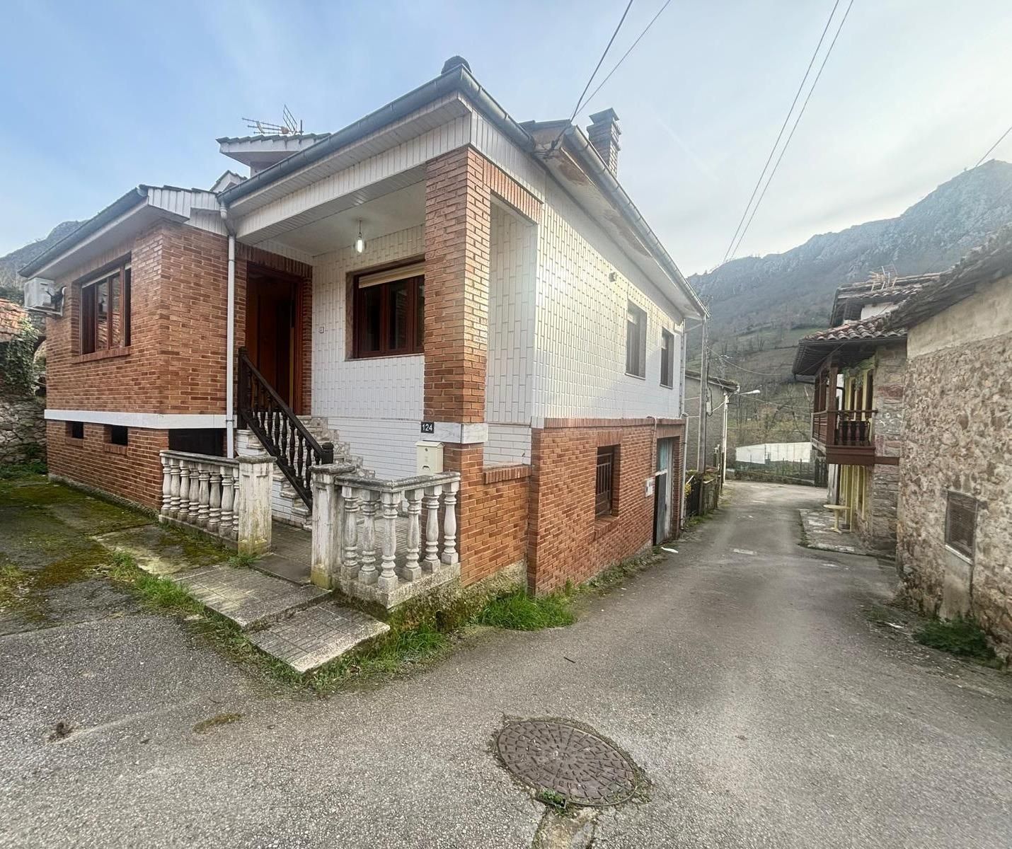 Vista exterior de Casa o xalet en venda en Laviana amb Calefacció i Jardí privat