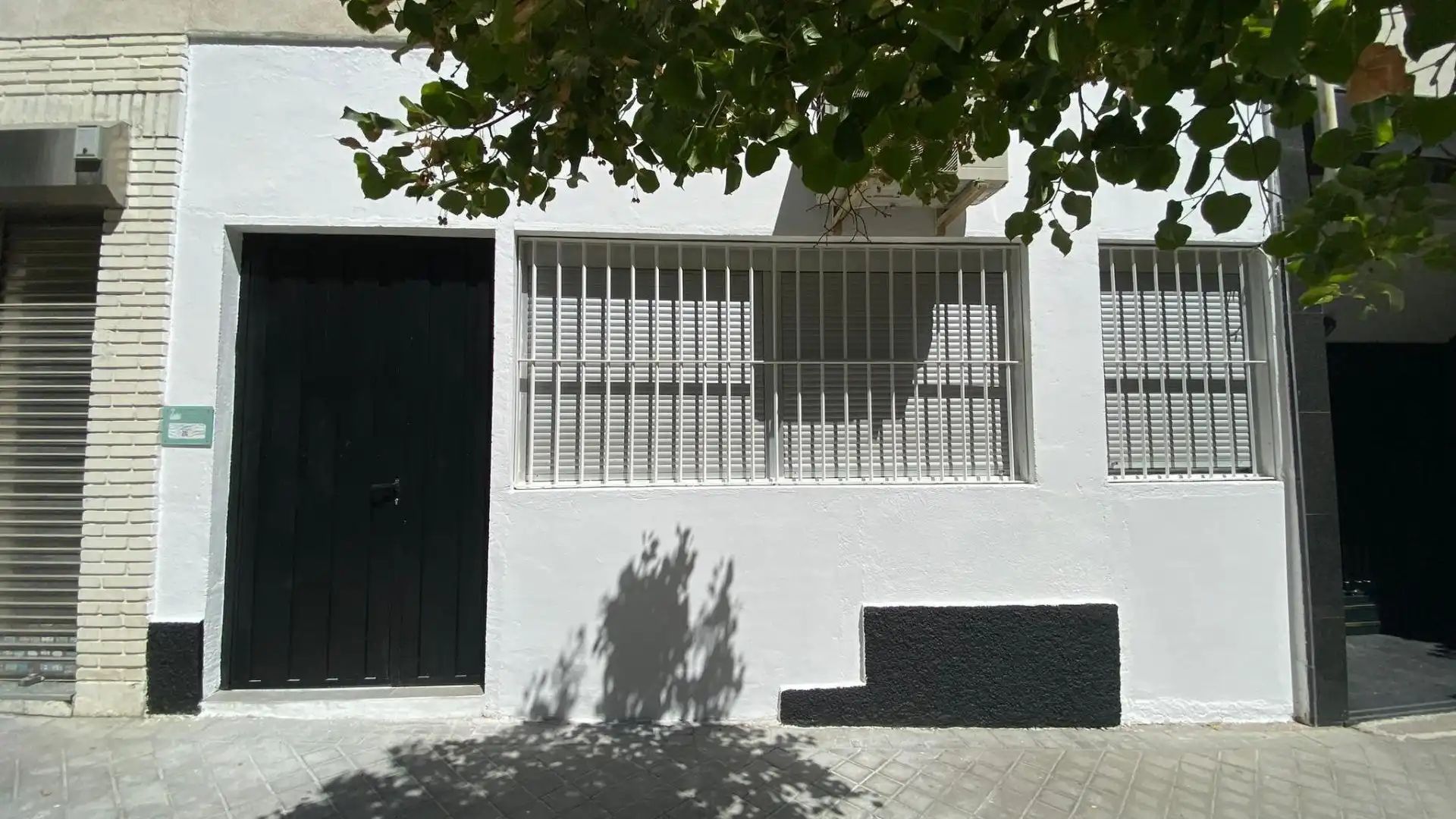 Vista exterior de Local en venta en  Madrid Capital