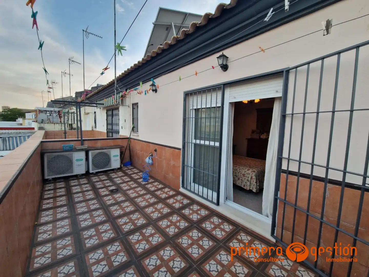 Vista exterior de Casa o chalet en venta en Lora del Río con Aire acondicionado, Calefacción y Terraza