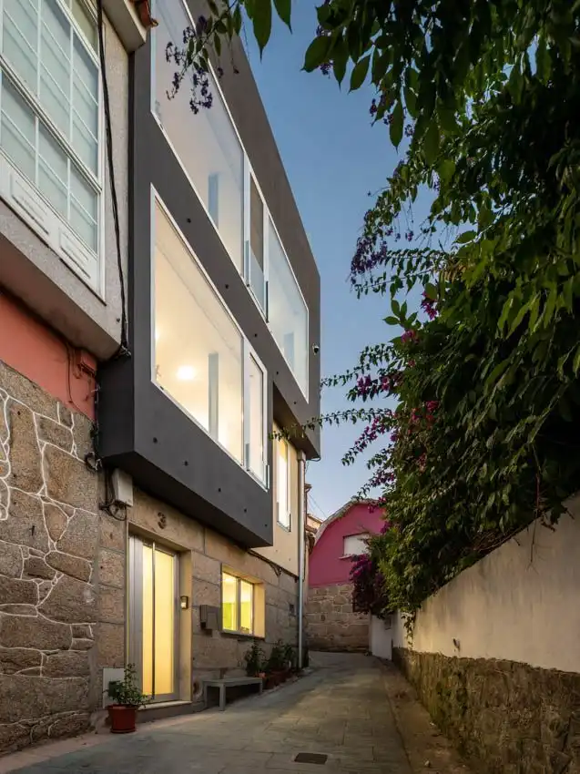 Vista exterior de Casa o xalet en venda en O Grove   amb Calefacció i Terrassa