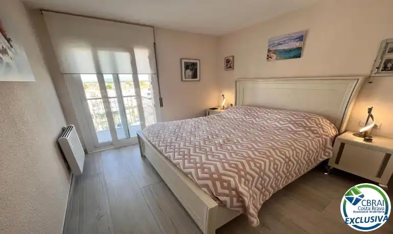 Dormitori de Apartament en venda en Empuriabrava amb Aire condicionat, Calefacció i Moblat