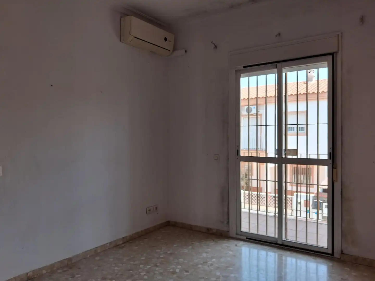 Dormitori de Casa adosada en venda en Utrera amb Piscina comunitària