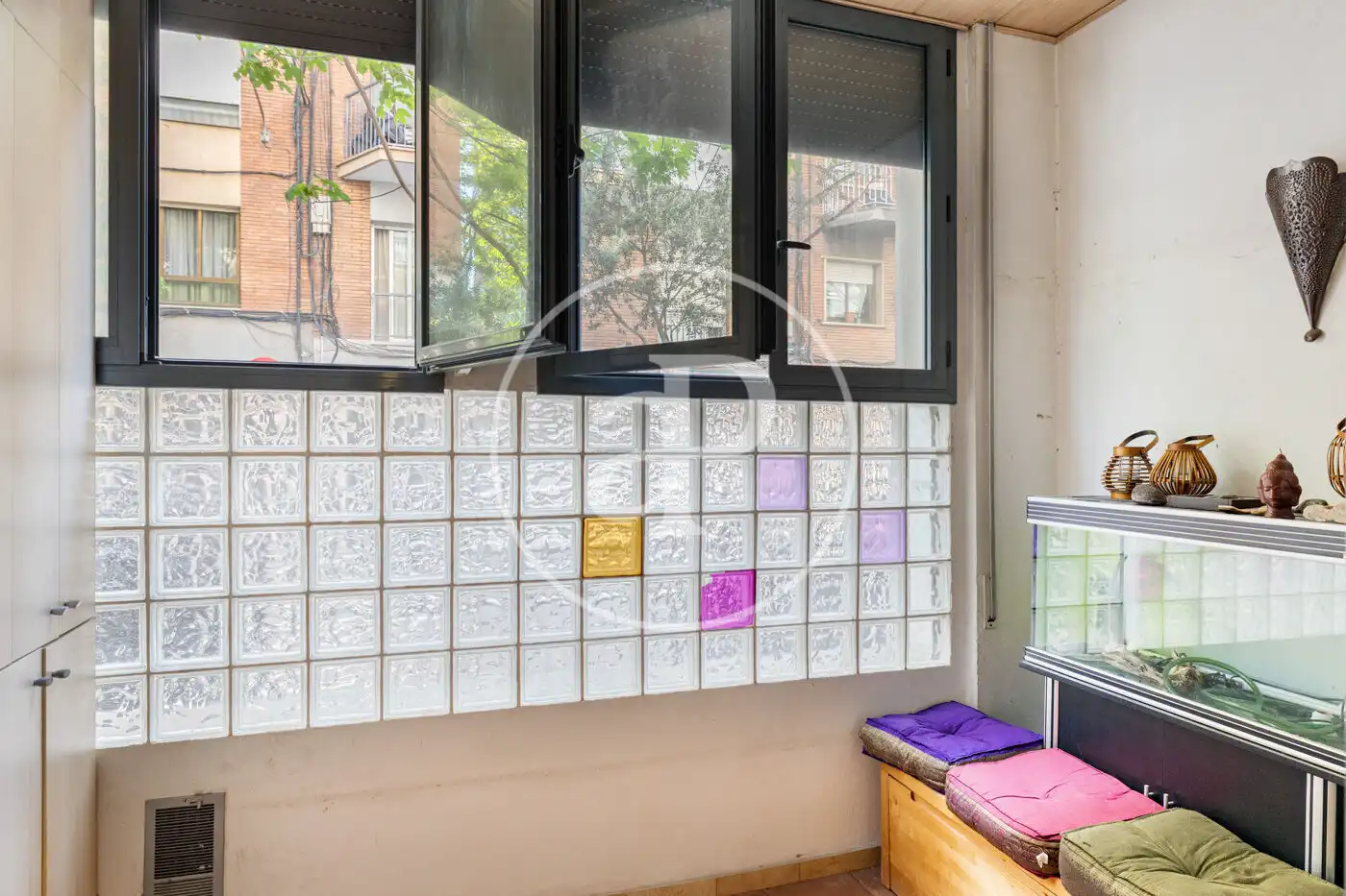 Vista exterior de Piso en venta en L'Hospitalet de Llobregat con Calefacción