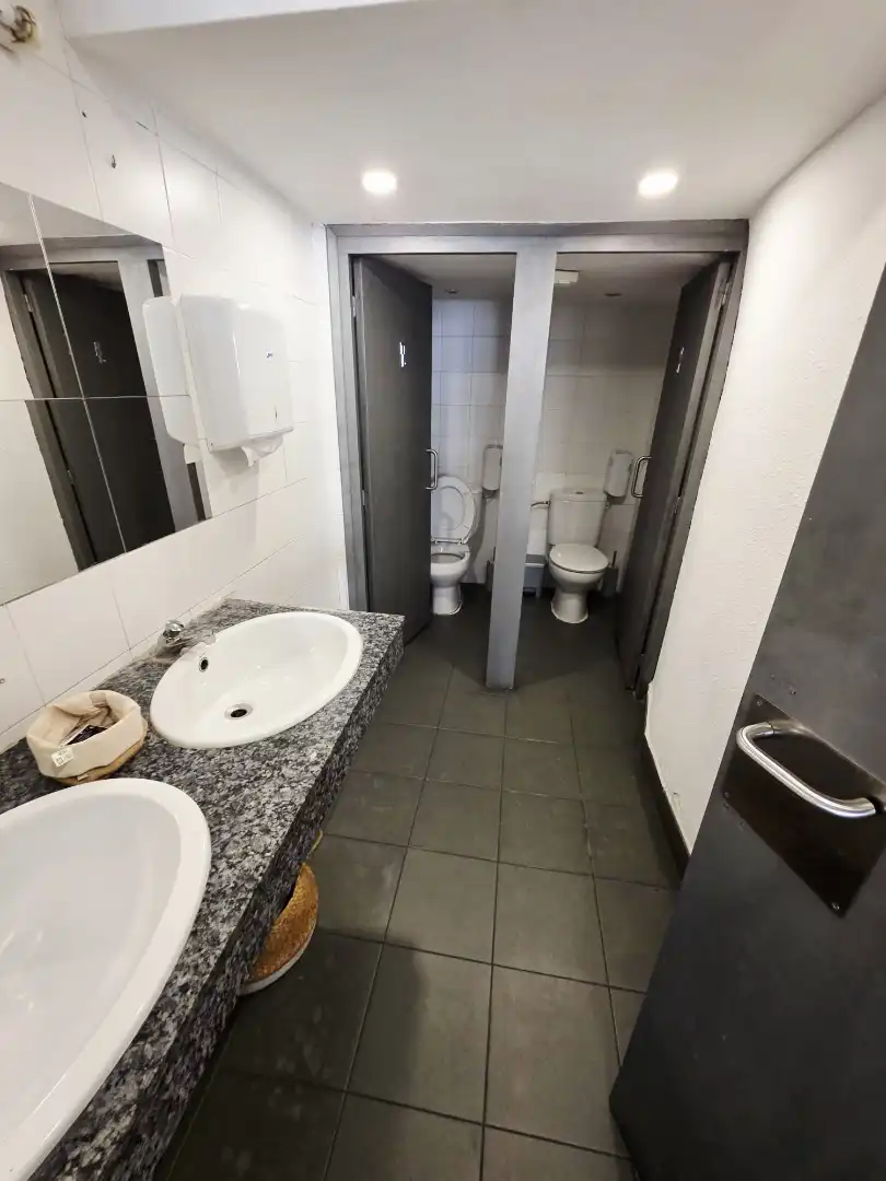 Badezimmer von Gebäude zum Verkauf in Badalona mit Alarm