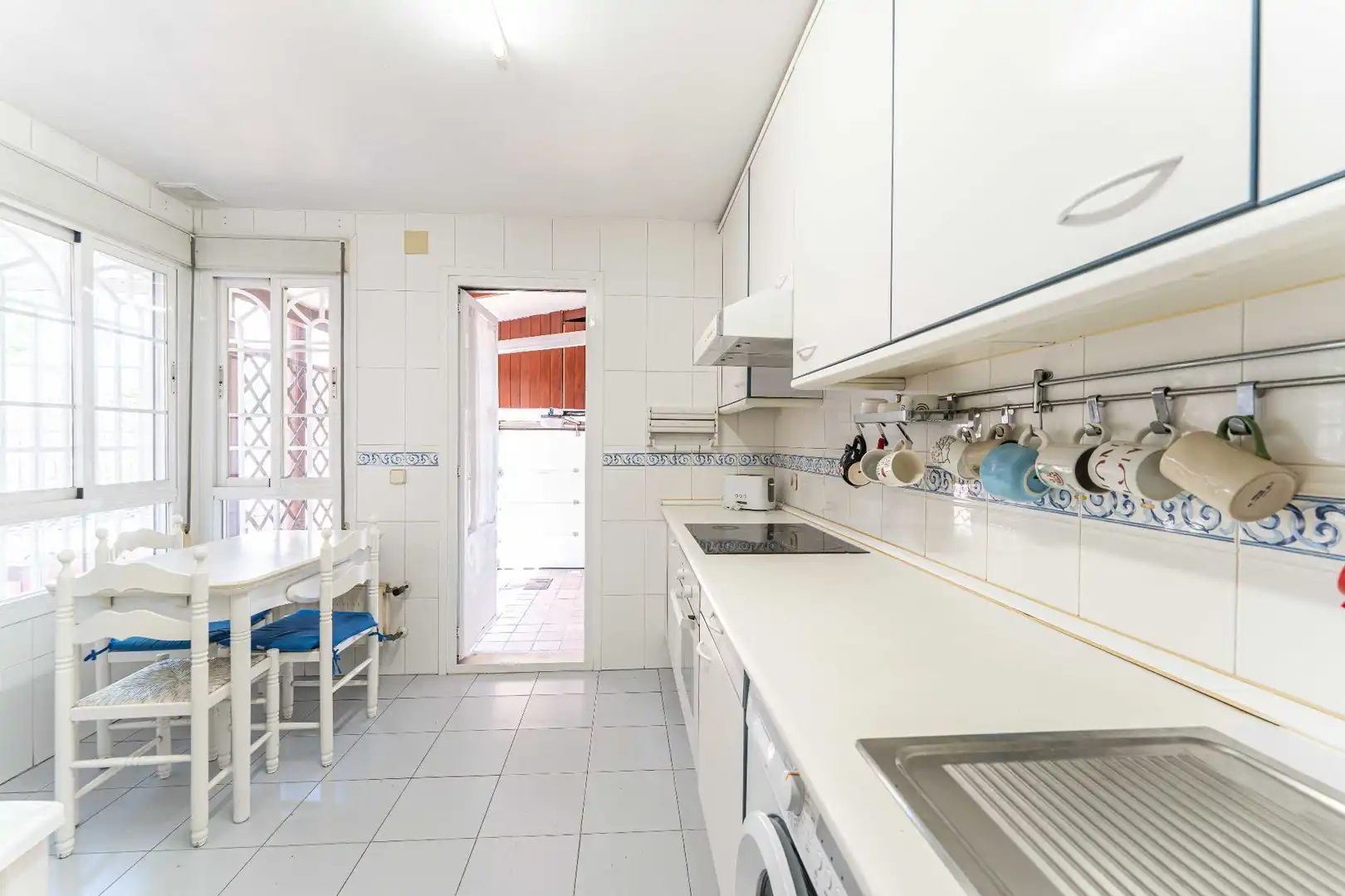 Cocina de Casa adosada en venta en Fuenlabrada con Aire acondicionado, Calefacción y Jardín privado